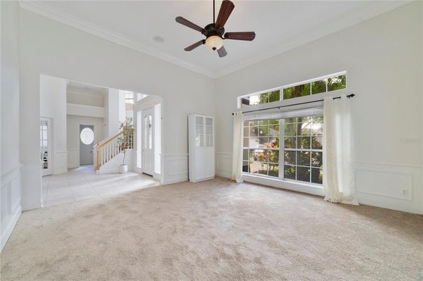 Empty room, Interior