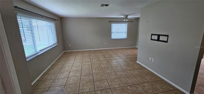 Empty room, Interior