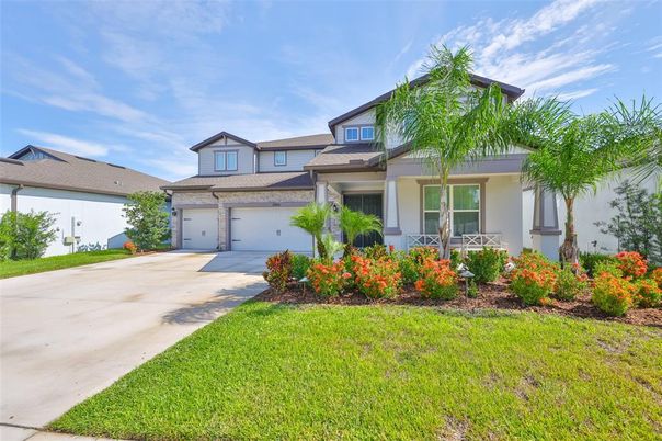 Attached, Exterior, Facade, American Craftsman