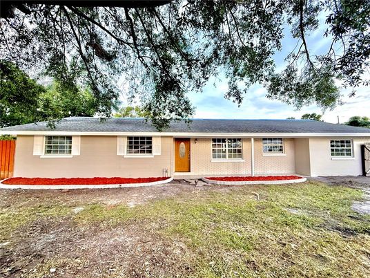 Backyard, Exterior, Facade, Ranch