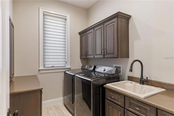 Interior, Washer, Wood Texture Flooring