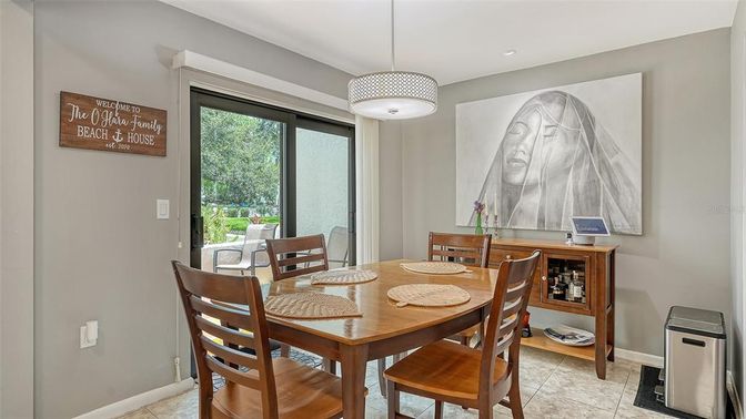 Dining room, Interior, Pendant Lights, Recessed Lighting