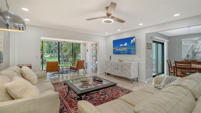 Dining room, Interior, Living room, Pendant Lights, Recessed Lighting