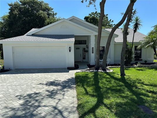 Attached, Exterior, Facade, Ranch
