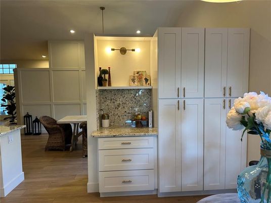 Interior, Pendant Lights, Recessed Lighting, Wood Texture Flooring