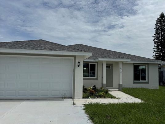 Attached, Exterior, Facade, Ranch