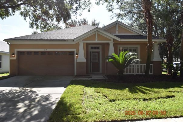 Attached, Exterior, Facade, American Craftsman