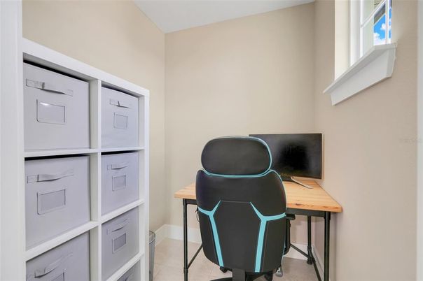 Home Office, Interior