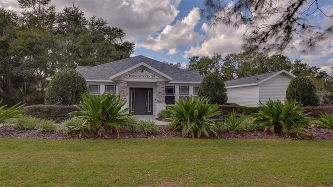 Backyard, Exterior, Facade, Ranch