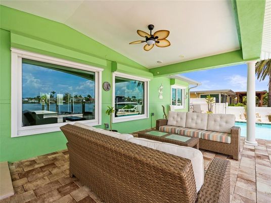 Exterior, Living room, Recessed Lighting, Water
