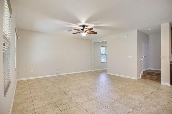 Empty room, Interior