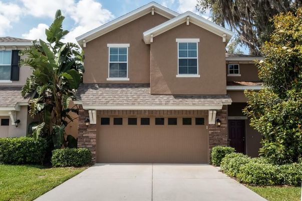 Attached, Exterior, Facade, American Craftsman