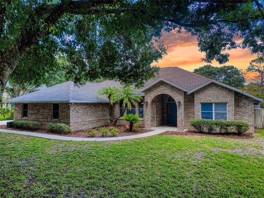Backyard, Exterior, Facade, Brick Facade, Ranch