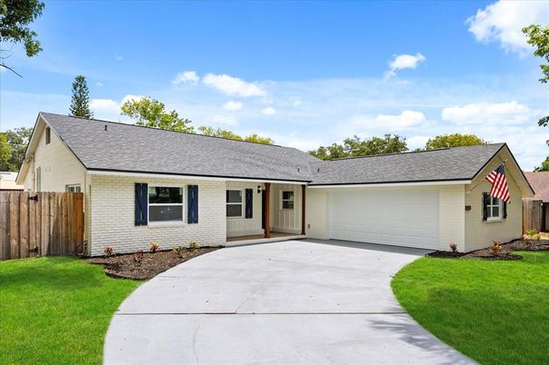 Attached, Exterior, Facade, Ranch