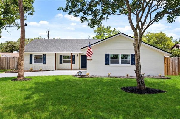 Backyard, Exterior, Facade, Ranch