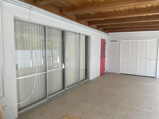 Empty room, Interior, Wooden Beams, Wooden Ceilings