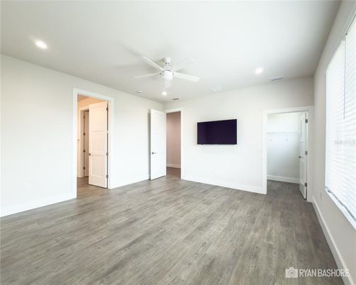 Empty room, Interior, Recessed Lighting, Wood Texture Flooring