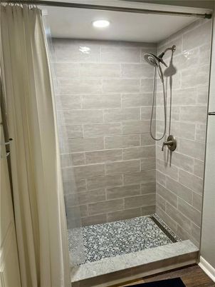 Bathroom, Interior, Recessed Lighting