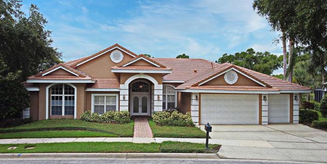 Attached, Exterior, Facade, Mediterranean