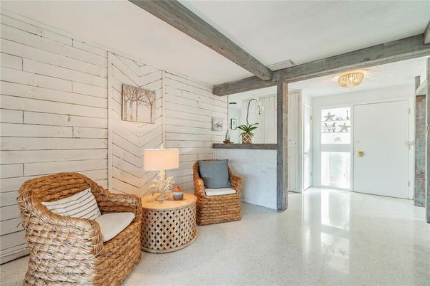 Empty room, Interior, Wooden Beams