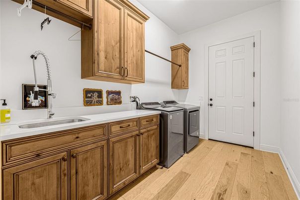 Interior, Washer, Wood Texture Flooring