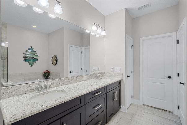 Bathroom, Dual Sink Vanities, Interior, Recessed Lighting