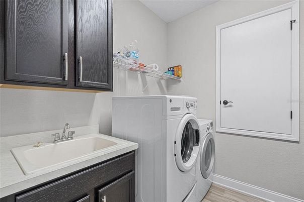 Interior, Washer, Wood Texture Flooring