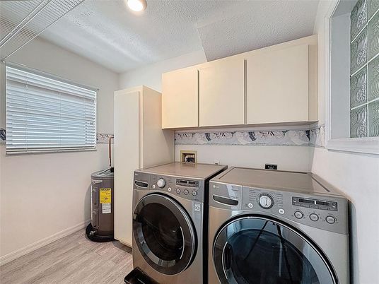 Interior, Recessed Lighting, Washer, Wood Texture Flooring