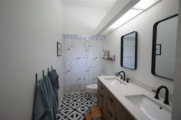 Bathroom, Dual Sink Vanities, Interior