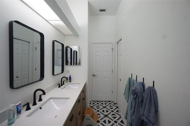 Bathroom, Dual Sink Vanities, Interior