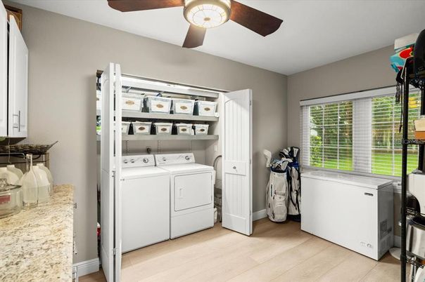 Interior, Washer, Wood Texture Flooring