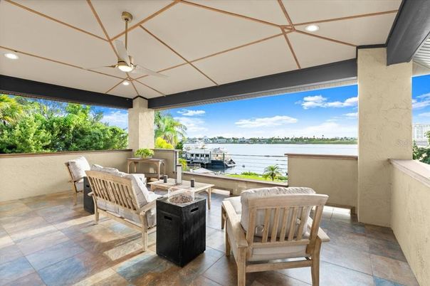 Exterior, Recessed Lighting, Water
