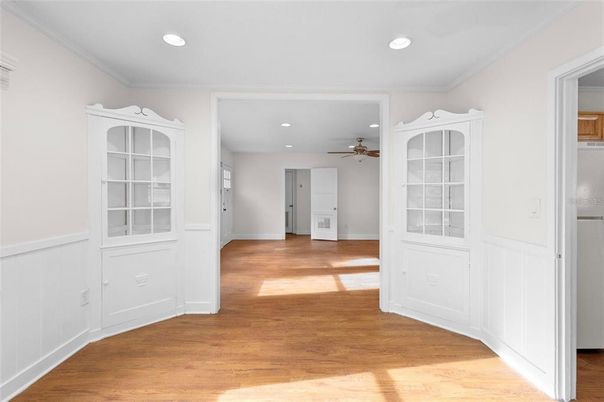 Empty room, Interior, Recessed Lighting, Wood Texture Flooring