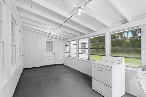 Interior, Sun Room, Washer