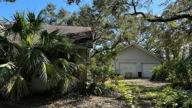 Detached Garage, Exterior