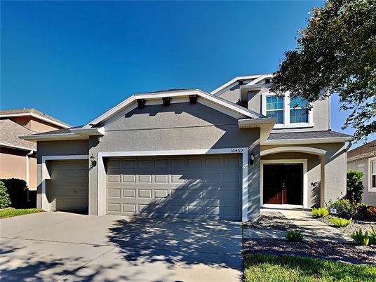 Attached, Exterior, Facade, American Craftsman