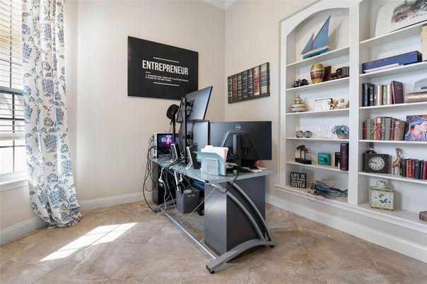 Home Office, Interior