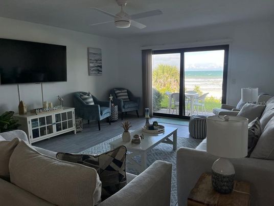 Interior, Living room, Water