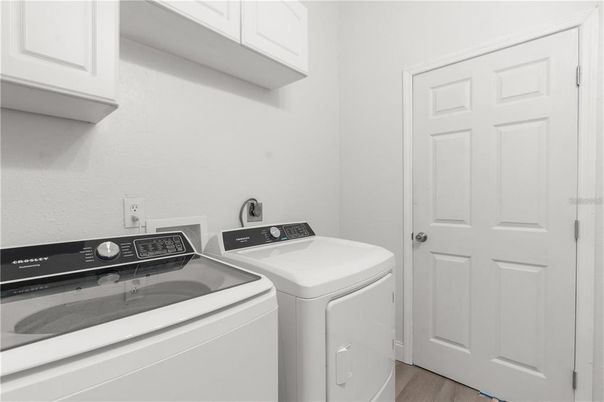 Interior, Washer, Wood Texture Flooring