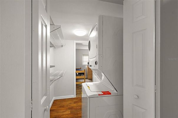 Interior, Utility Closets, Washer, Wood Texture Flooring