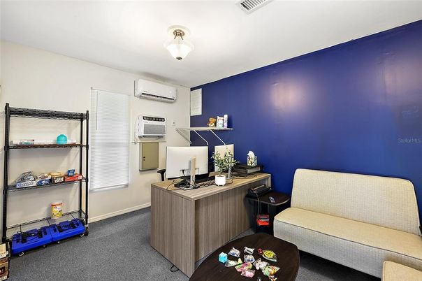 Home Office, Interior