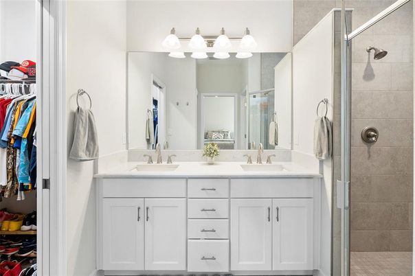 Bathroom, Dual Sink Vanities, Interior