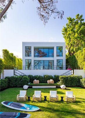 Backyard, Exterior, Facade, Modern
