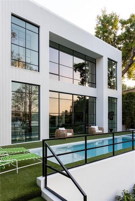 Backyard, Exterior, Facade, Modern