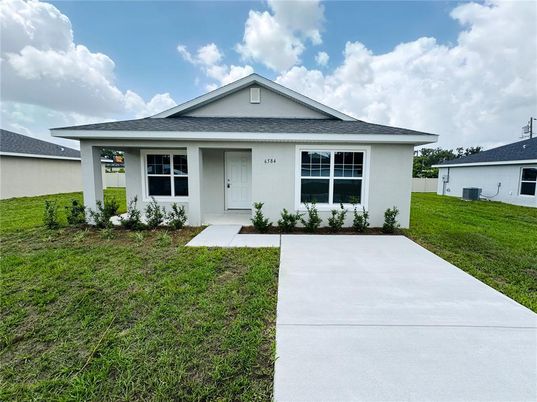 Backyard, Exterior, Facade, Ranch