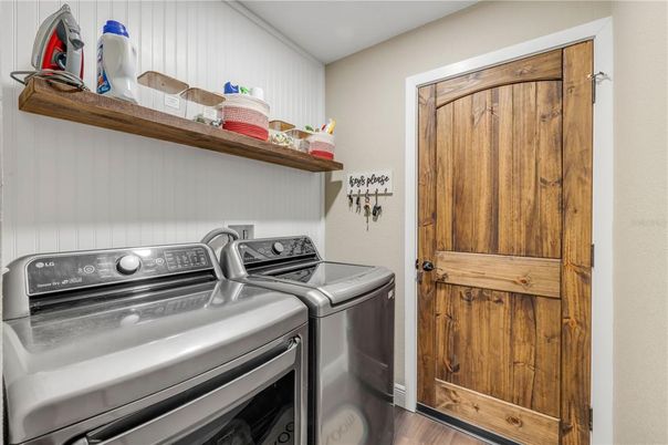 Interior, Washer, Wood Texture Flooring