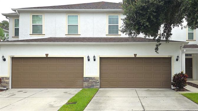 Attached, Exterior, Facade, Mediterranean