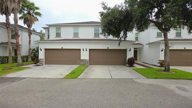 Attached, Exterior, Facade, Mediterranean