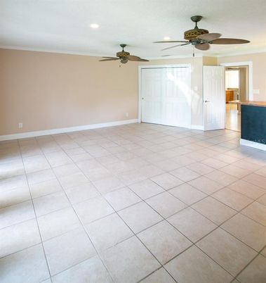 Empty room, Interior, Recessed Lighting