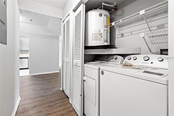 Interior, Utility Closets, Washer, Wood Texture Flooring